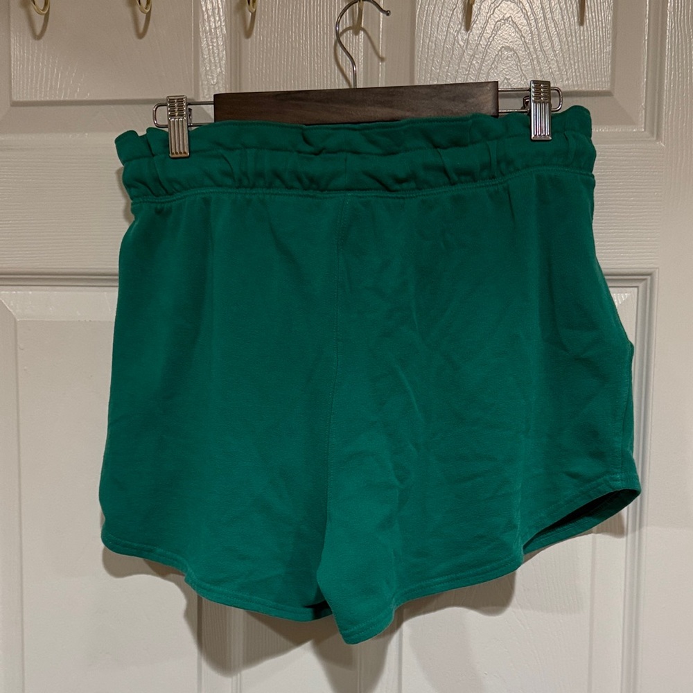 Universal Thread shorts - Picture 2 of 2